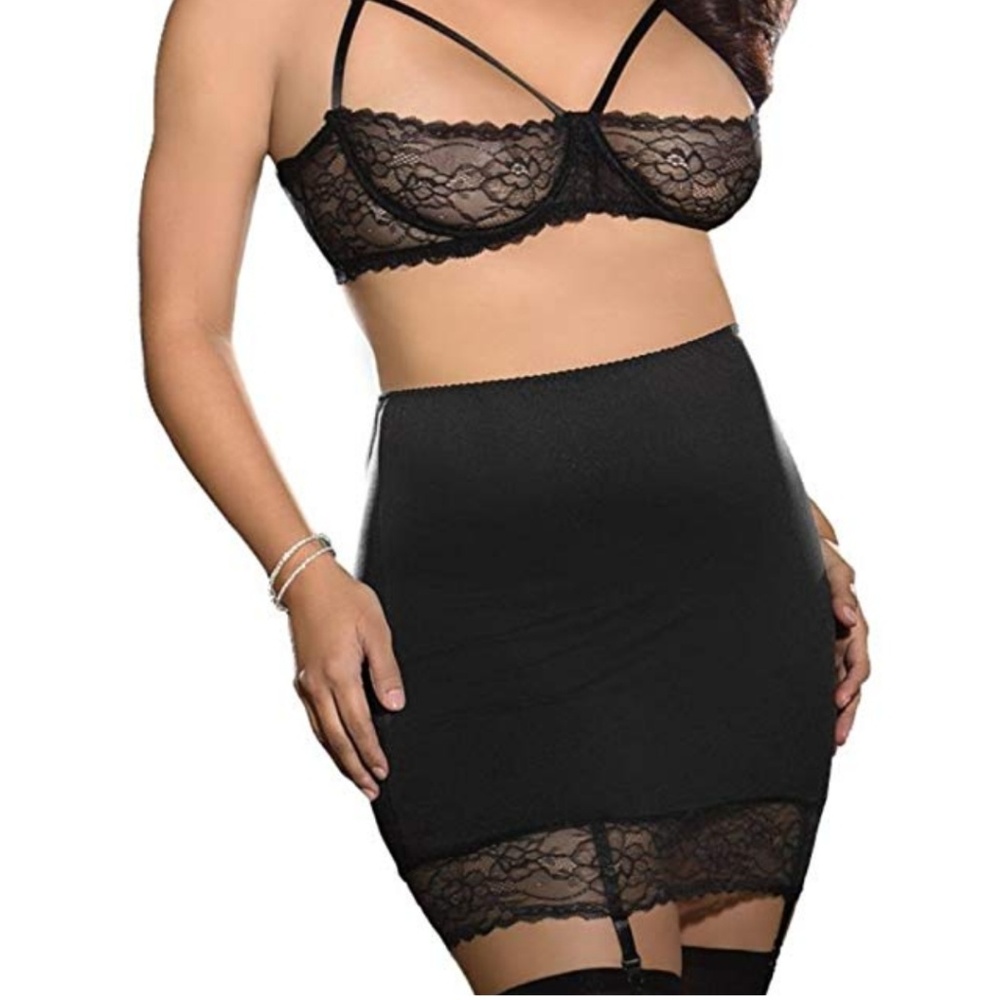Escante strappy high‎ waist skirt and bra